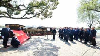 馬林云帶隊赴南湖瞻仰紅船 開(kāi)展黨史學(xué)習教育